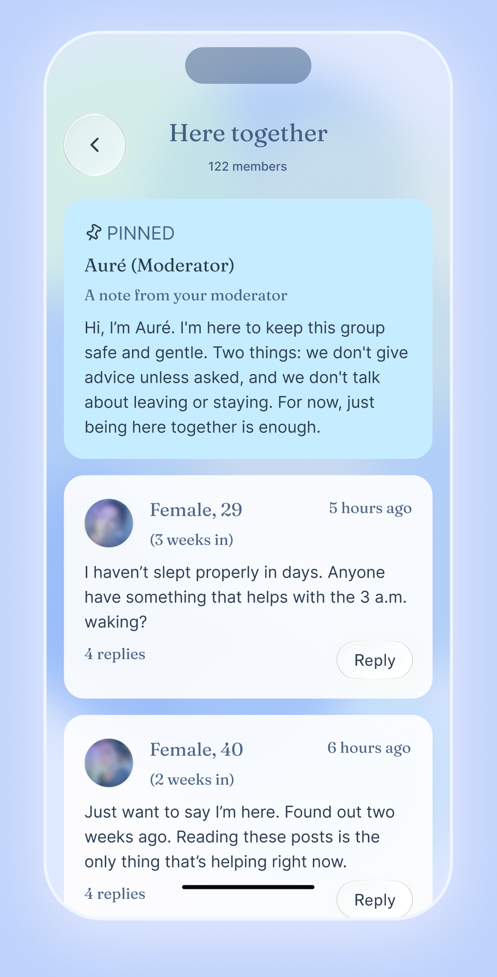 Auré app — Here together: a group feed with a pinned note from the moderator